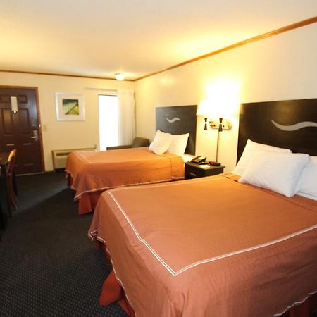 Days Inn Kansas City-Worlds Of Fun Экстерьер фото