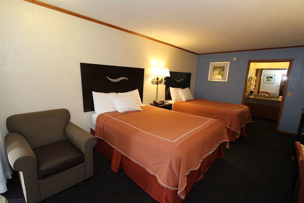 Days Inn Kansas City-Worlds Of Fun Экстерьер фото