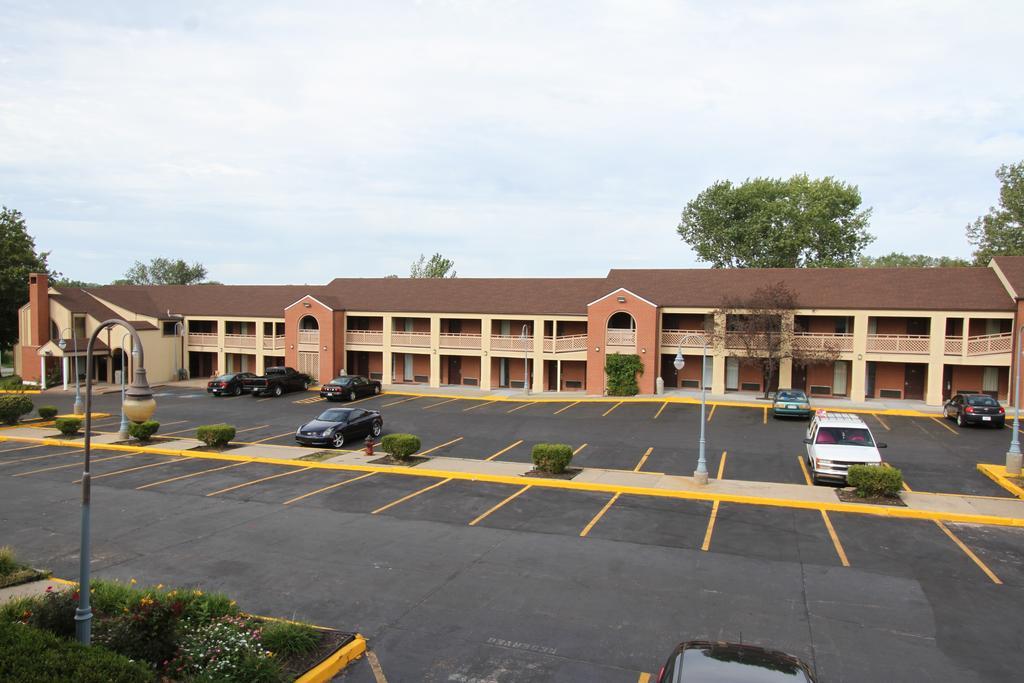 Days Inn Kansas City-Worlds Of Fun Экстерьер фото
