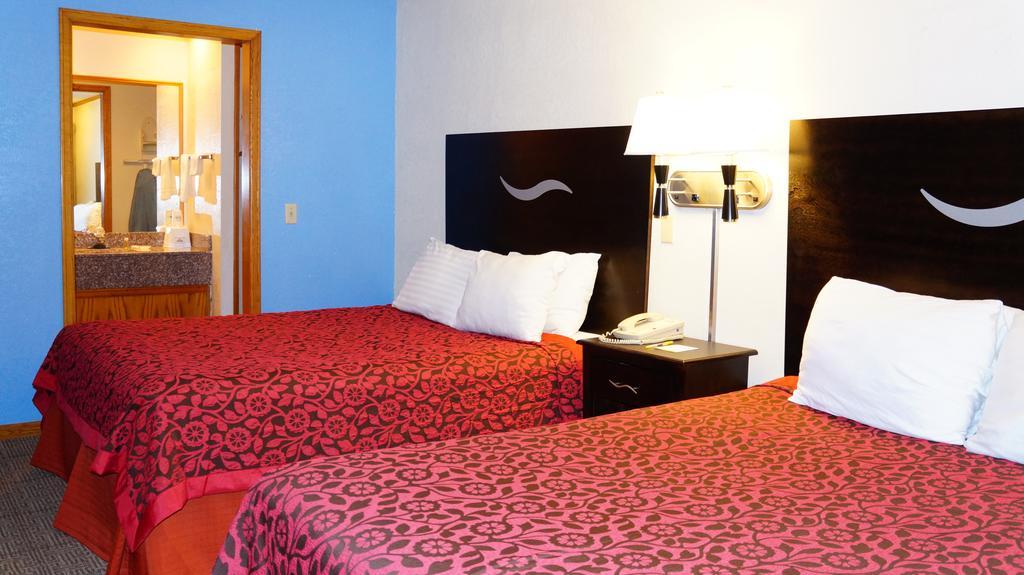 Days Inn Kansas City-Worlds Of Fun Экстерьер фото