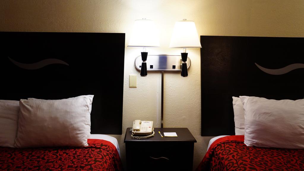 Days Inn Kansas City-Worlds Of Fun Номер фото