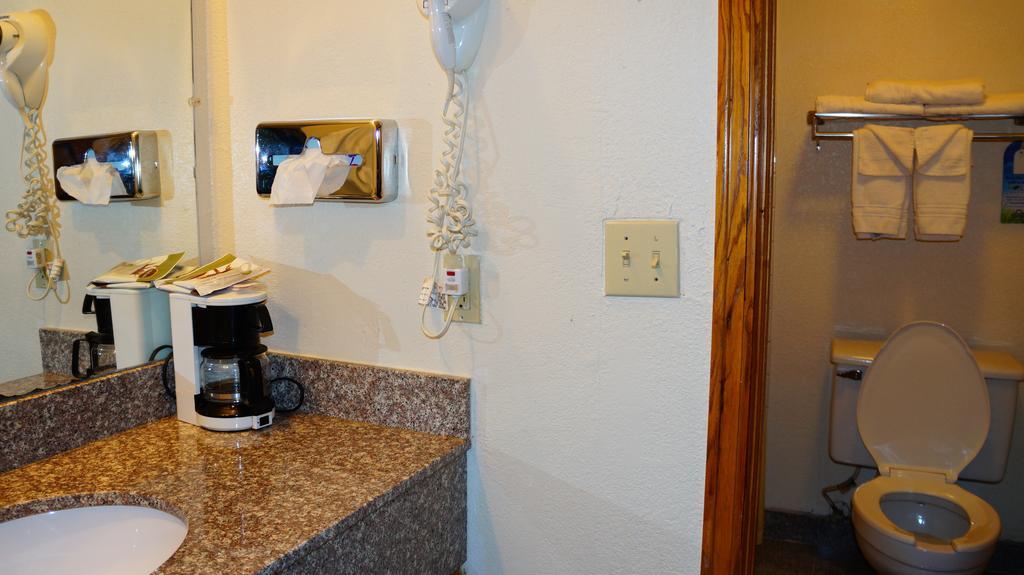 Days Inn Kansas City-Worlds Of Fun Номер фото