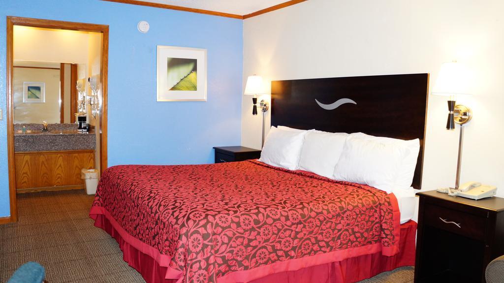 Days Inn Kansas City-Worlds Of Fun Номер фото