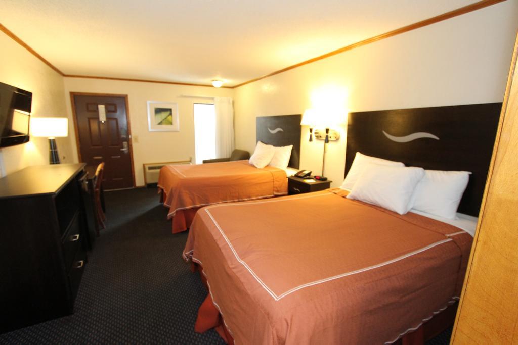 Days Inn Kansas City-Worlds Of Fun Экстерьер фото