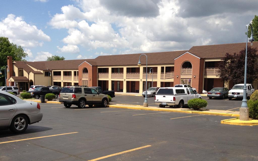 Days Inn Kansas City-Worlds Of Fun Экстерьер фото