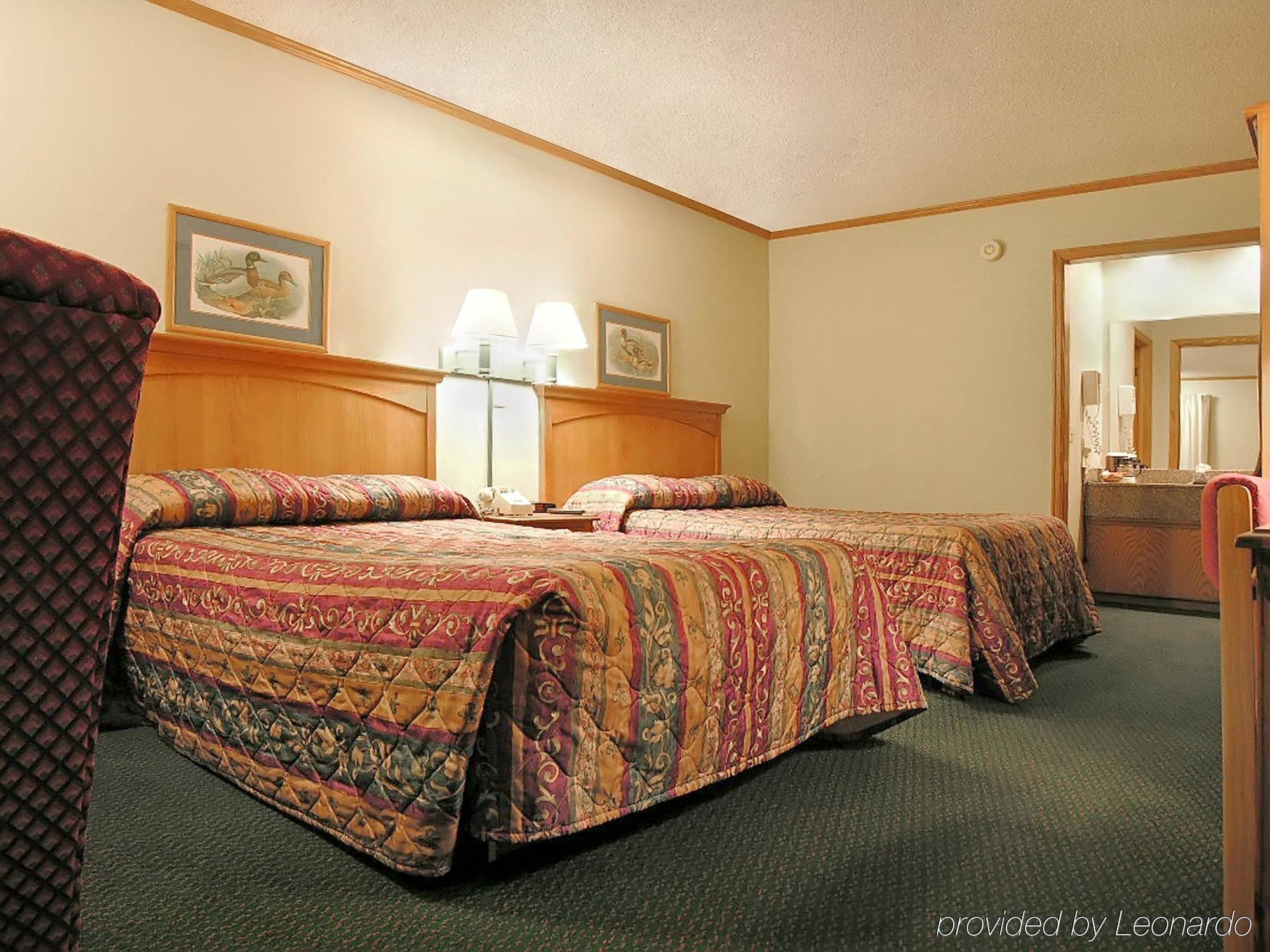 Days Inn Kansas City-Worlds Of Fun Экстерьер фото