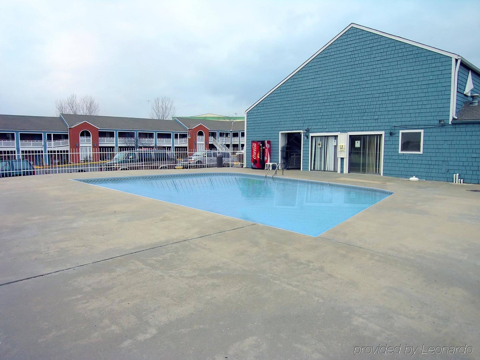 Days Inn Kansas City-Worlds Of Fun Экстерьер фото