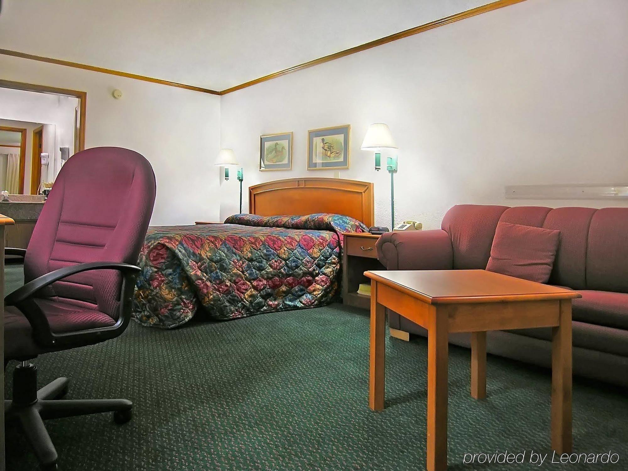 Days Inn Kansas City-Worlds Of Fun Экстерьер фото