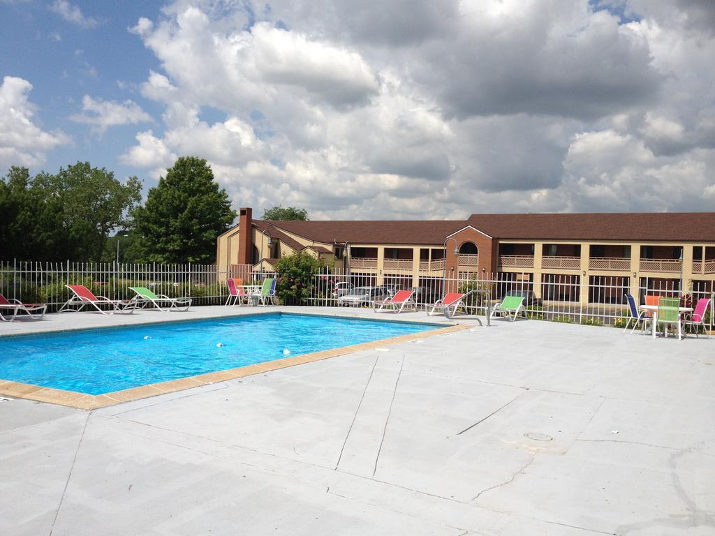 Days Inn Kansas City-Worlds Of Fun Экстерьер фото